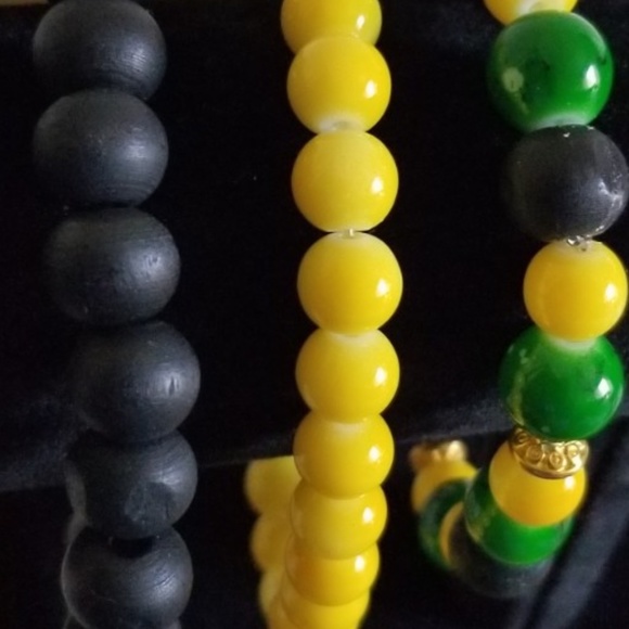 GREEN, BLACK AND YELLOW  HANDMADE BRACELET. B20006 - Picture 4 of 4